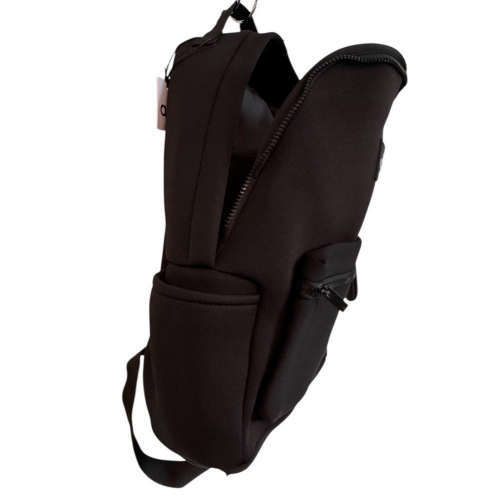 ALO Backpack NWT Black Stow Backpack with Detachable Pouch MSRP $195 - Picture 3 of 8